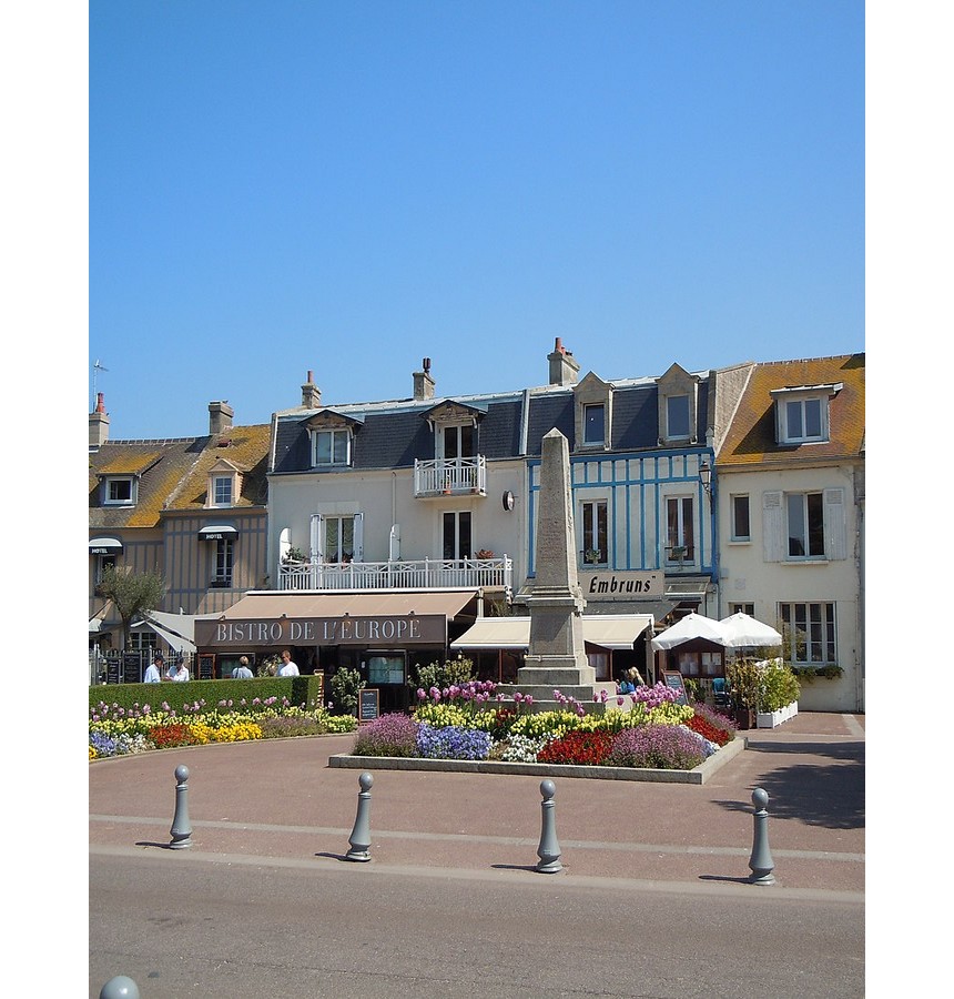 Place touristique à Courseulles sur Mer près du Bistro de l'Europe.